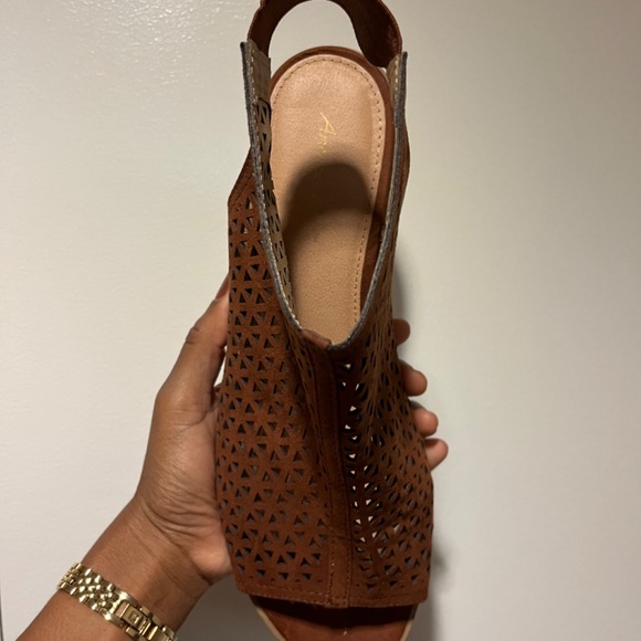 American Eagle Sandals - Picture 2 of 2